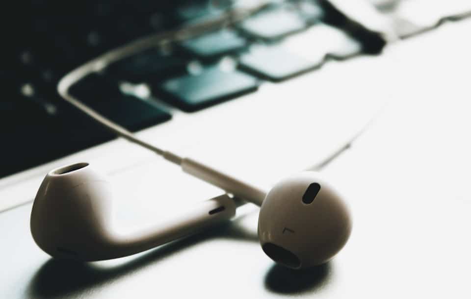 How To Use Apple Earbuds On PC